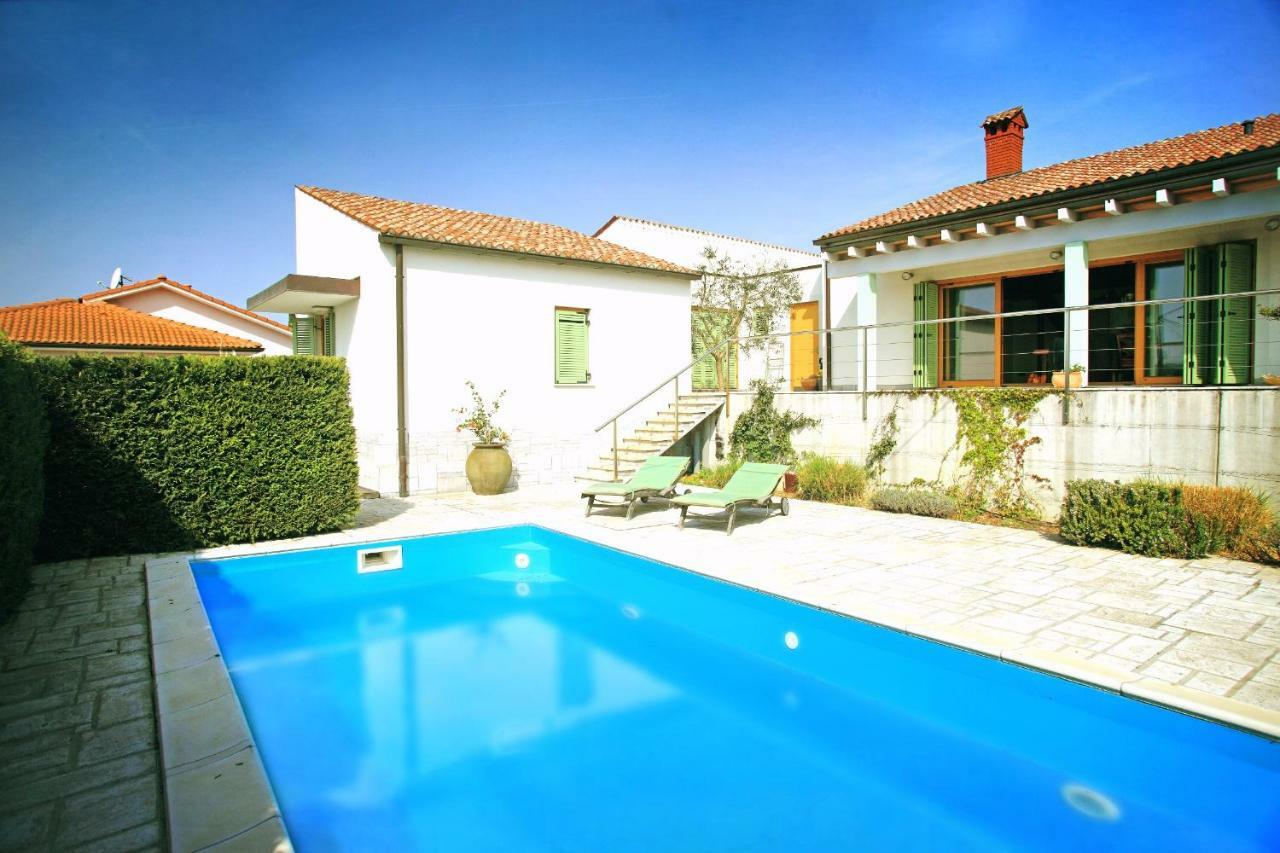 Spacious Villa In Parecag With A Swimming Pool Сечовлє Екстер'єр фото